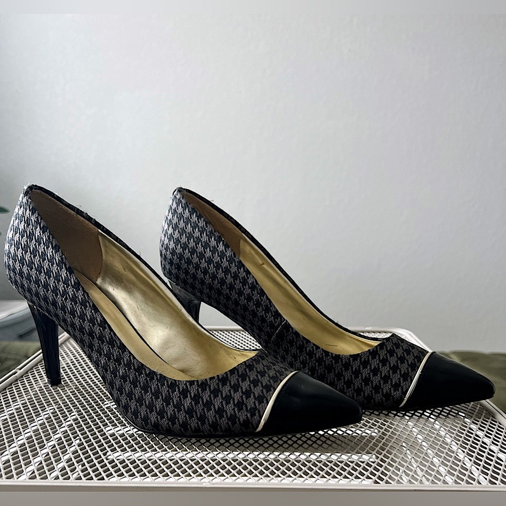 Tommy Hilfiger cap toe pumps